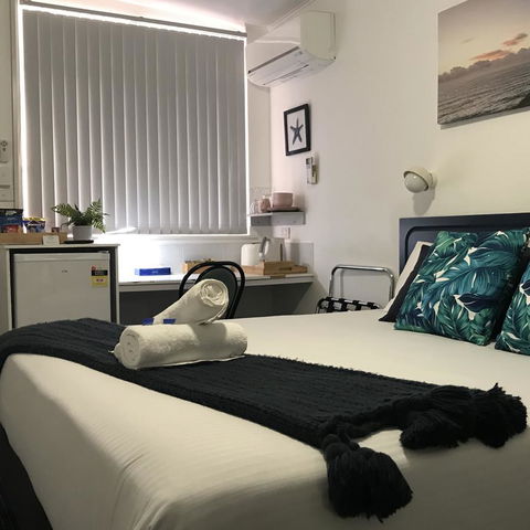 OCEAN BREEZE MOTEL - Tourism Cairns 1