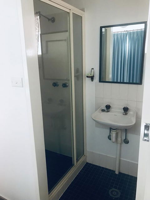 OCEAN BREEZE MOTEL - Tourism Cairns 7