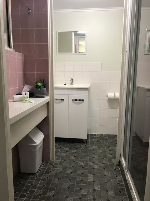 OCEAN BREEZE MOTEL - Tourism Cairns 14