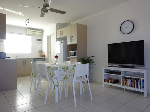 Selene Holiday Apartment @West Beach - Tourism Cairns 9