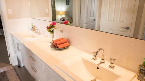 Rezare House Bed & Breakfast - Tourism Cairns 21