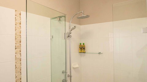 Rezare House Bed & Breakfast - Tourism Cairns 24