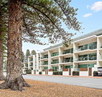 Breeze Beachfront Apartments - Tourism Cairns