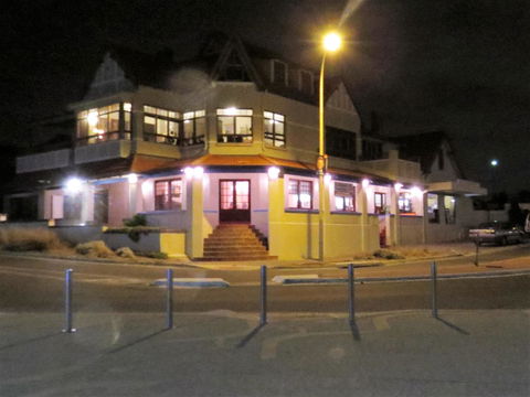 McCloud House - Tourism Cairns 8
