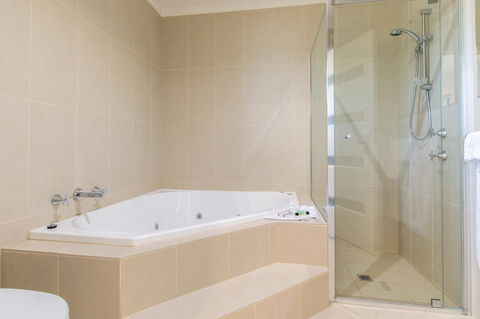 Mick O\'Sheas - Tourism Cairns 22