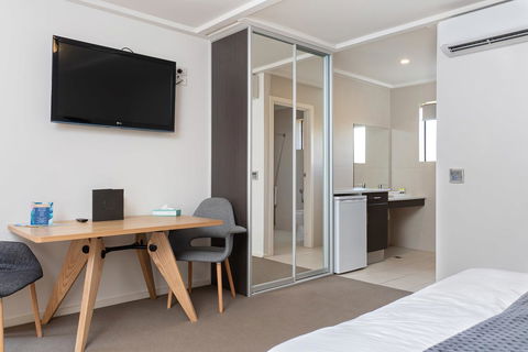 Mick O\'Sheas - Tourism Cairns 1