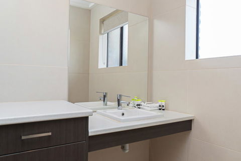 Mick O\'Sheas - Tourism Cairns 2