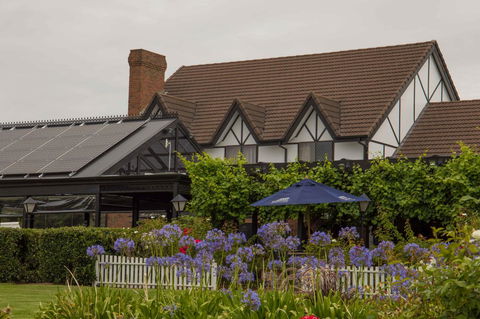 Mick O\'Sheas - Tourism Cairns 37