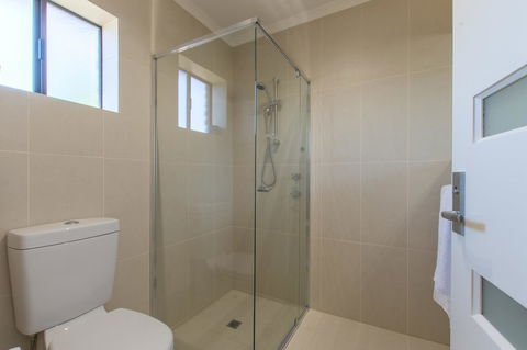 Mick O\'Sheas - Tourism Cairns 24