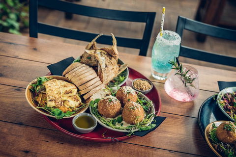 Mick O\'Sheas - Tourism Cairns 10