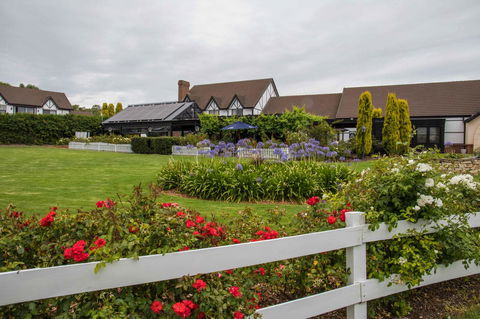 Mick O\'Sheas - Tourism Cairns 31