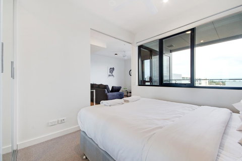 Swainson At Bowery - Tourism Cairns 1