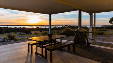 Southern Ocean Lookout - Tourism Cairns 12