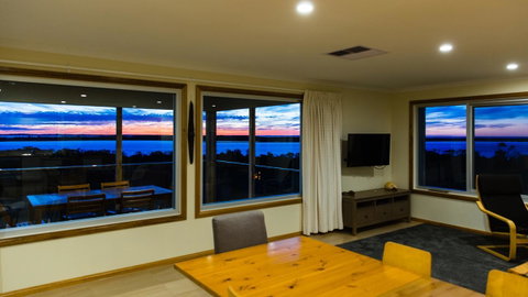 Southern Ocean Lookout - Tourism Cairns 14