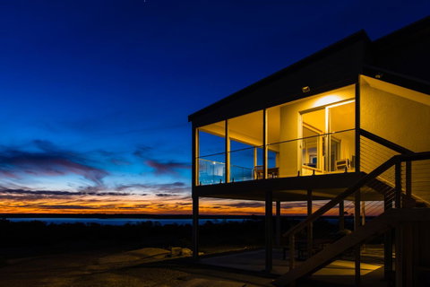 Southern Ocean Lookout - Tourism Cairns 0