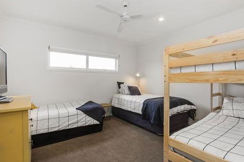 Sea View At Silver Sands - C21 SouthCoast Holidays - Tourism Cairns 9