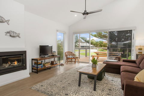 Sea View At Silver Sands - C21 SouthCoast Holidays - Tourism Cairns 4