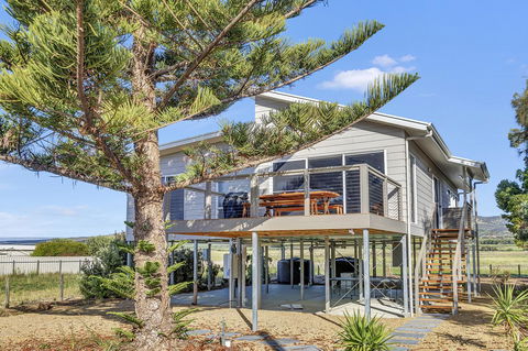Sea View At Silver Sands - C21 SouthCoast Holidays - Tourism Cairns 0