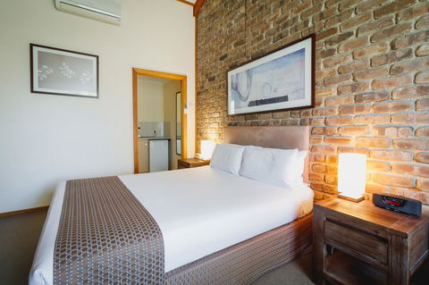 The Lodge By Manna - Tourism Cairns 6