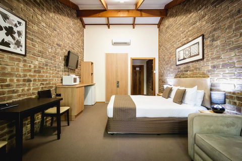 The Lodge By Manna - Tourism Cairns 1