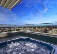 Glenelg Skyline Penthouse - Tourism Cairns