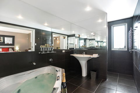 Esplanade Escape - Tourism Cairns 7