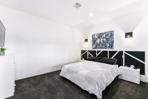 KENNEDY EXECUTIVE TOWNHOUSE - Tourism Cairns 2