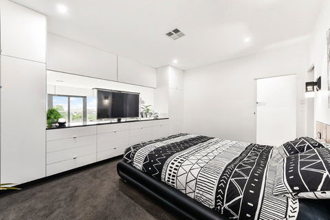 KENNEDY EXECUTIVE TOWNHOUSE - Tourism Cairns 20