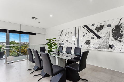 KENNEDY EXECUTIVE TOWNHOUSE - Tourism Cairns 10