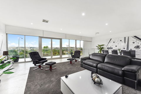 KENNEDY EXECUTIVE TOWNHOUSE - Tourism Cairns 13