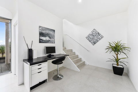 KENNEDY EXECUTIVE TOWNHOUSE - Tourism Cairns 8