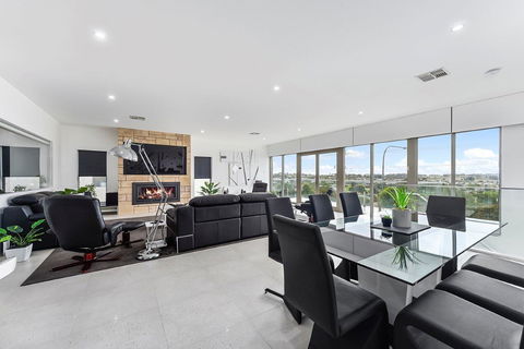 KENNEDY EXECUTIVE TOWNHOUSE - Tourism Cairns 3