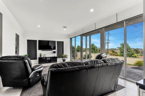 KENNEDY EXECUTIVE TOWNHOUSE - Tourism Cairns 14