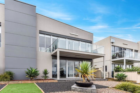 KENNEDY EXECUTIVE TOWNHOUSE - Tourism Cairns 17