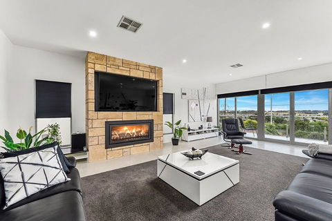 KENNEDY EXECUTIVE TOWNHOUSE - Tourism Cairns 0