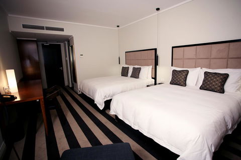 Ellen Hotel - Tourism Cairns 19