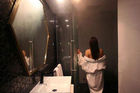 Ellen Hotel - Tourism Cairns 6