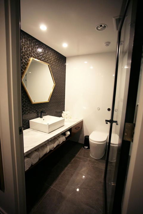 Ellen Hotel - Tourism Cairns 18