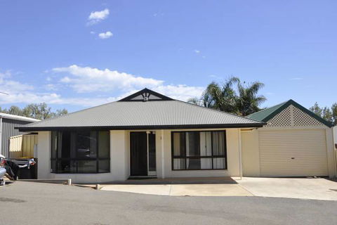 The Club House - Tourism Cairns 4