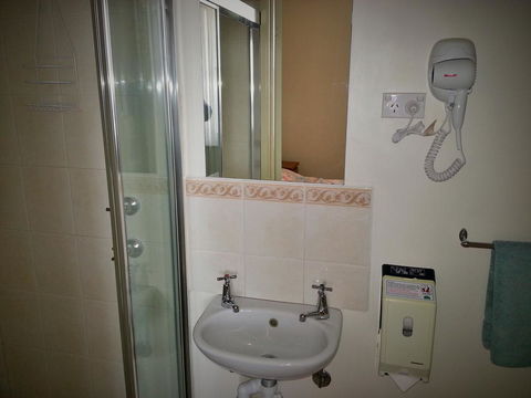 Sonbern Lodge Motel - Tourism Cairns 12