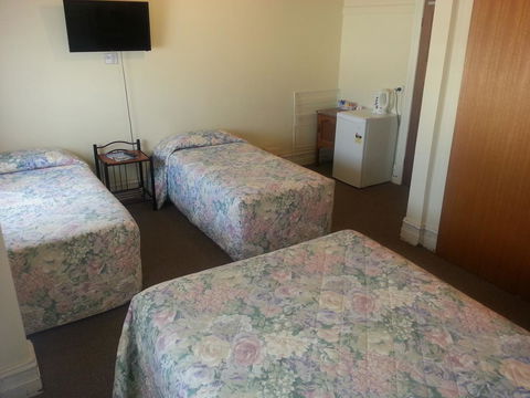 Sonbern Lodge Motel - Tourism Cairns 31