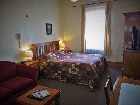 Sonbern Lodge Motel - Tourism Cairns 5