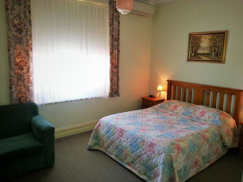 Sonbern Lodge Motel - Tourism Cairns 11