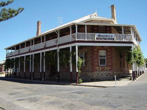 Sonbern Lodge Motel - Tourism Cairns 0
