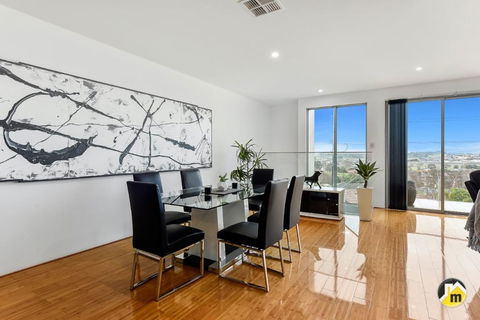 BENGALEE EXECUTIVE TOWNHOUSE- MODERN & STYLISH - Tourism Cairns 13