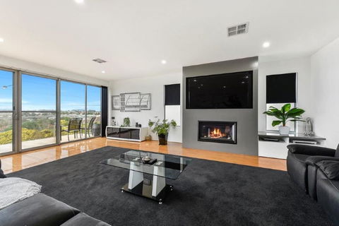 BENGALEE EXECUTIVE TOWNHOUSE- MODERN & STYLISH - Tourism Cairns 5