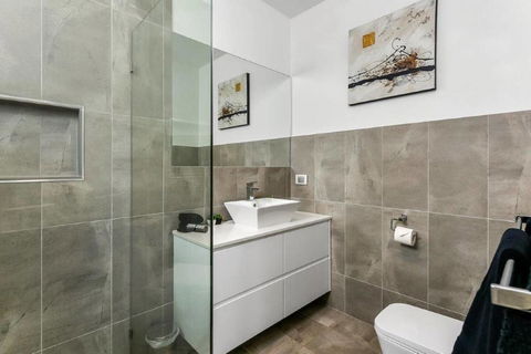 BENGALEE EXECUTIVE TOWNHOUSE- MODERN & STYLISH - Tourism Cairns 14