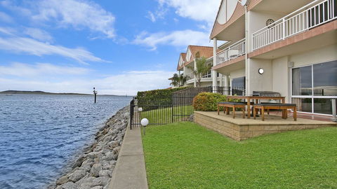 Salt Waterfront Apartment - Tourism Cairns 4