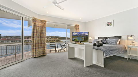 Salt Waterfront Apartment - Tourism Cairns 10