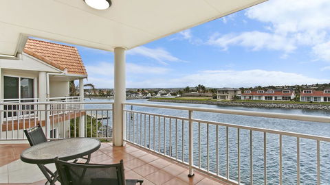 Salt Waterfront Apartment - Tourism Cairns 9